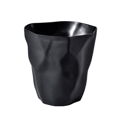 Bote de basura pequeño de plástico blanco de 10.6 pulgadas para baño, dormitorio, escritorio de oficina, tocador, papelera ligera para interiores