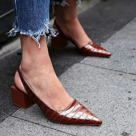 Tacones destalonados de punta fina para mujer con soporte para el arco, calzado color café con grabado de cocodrilo para oficina, ocasiones profesionales y uso durante todo el día