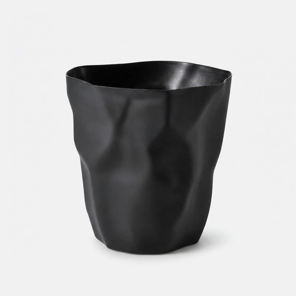 CURVEBIN – Papelera de forma irregular con diseño que ahorra espacio
