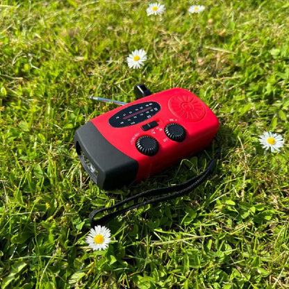 Radio AM/FM compacta con manivela y linterna