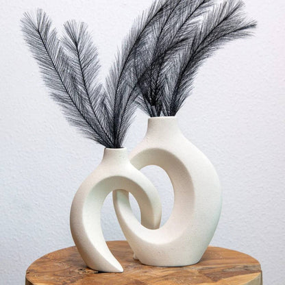 Hermoso jarrón de porcelana con motivos florales