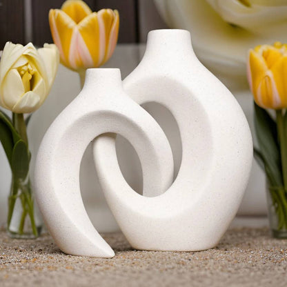 Hermoso jarrón de porcelana con motivos florales