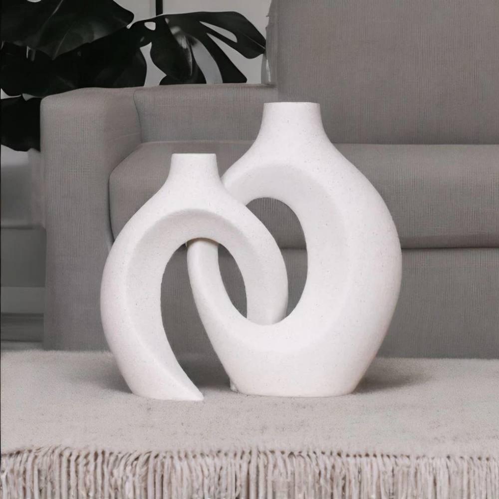 Hermoso jarrón de porcelana con motivos florales