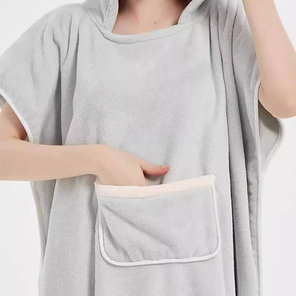 Bata de baño con capucha afelpada para mujer