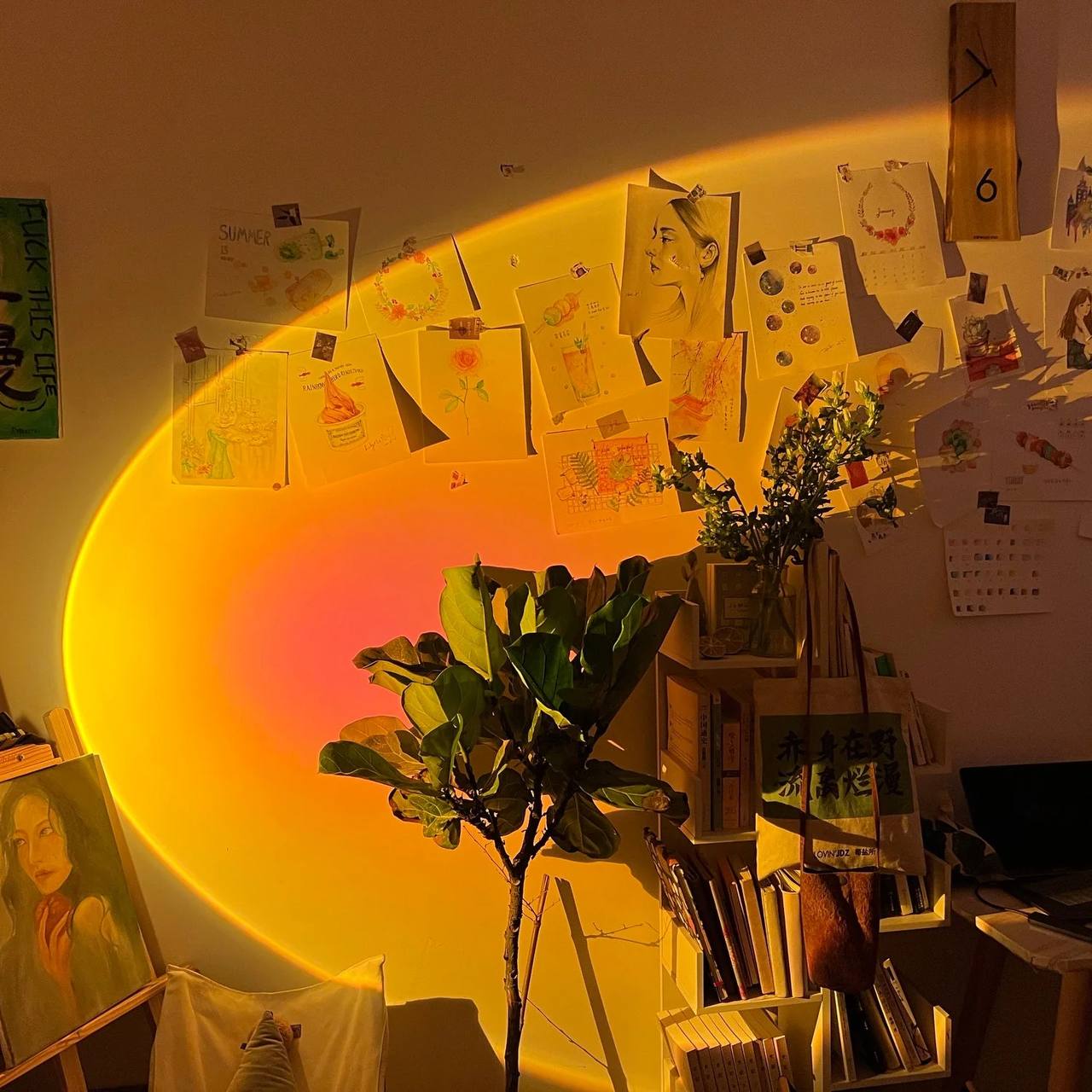 Elegante lámpara de pie LED con efecto de luz ambiental