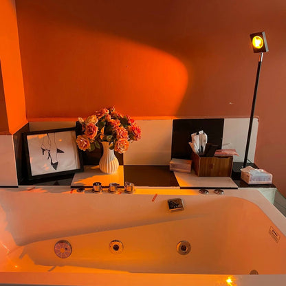 Elegante lámpara de pie LED con efecto de luz ambiental