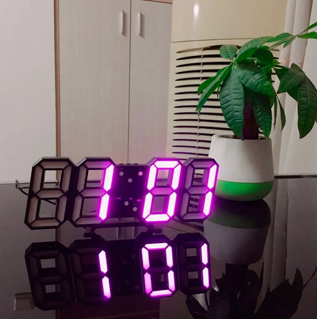Reloj de pared LED contemporáneo con brillo ajustable