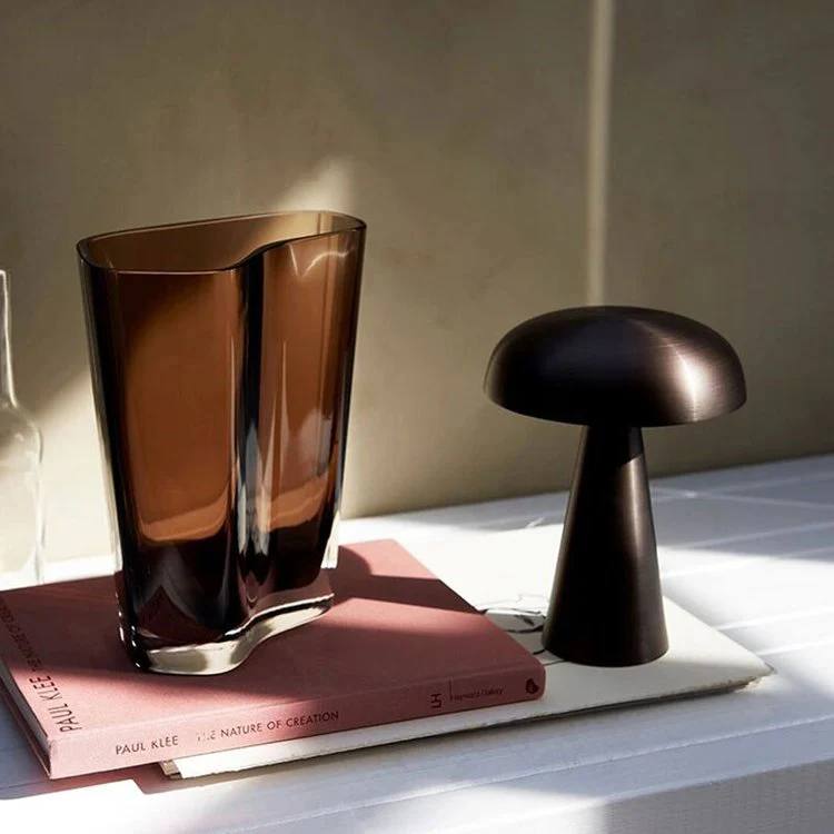 Lámpara de escritorio LED portátil estilo hongo