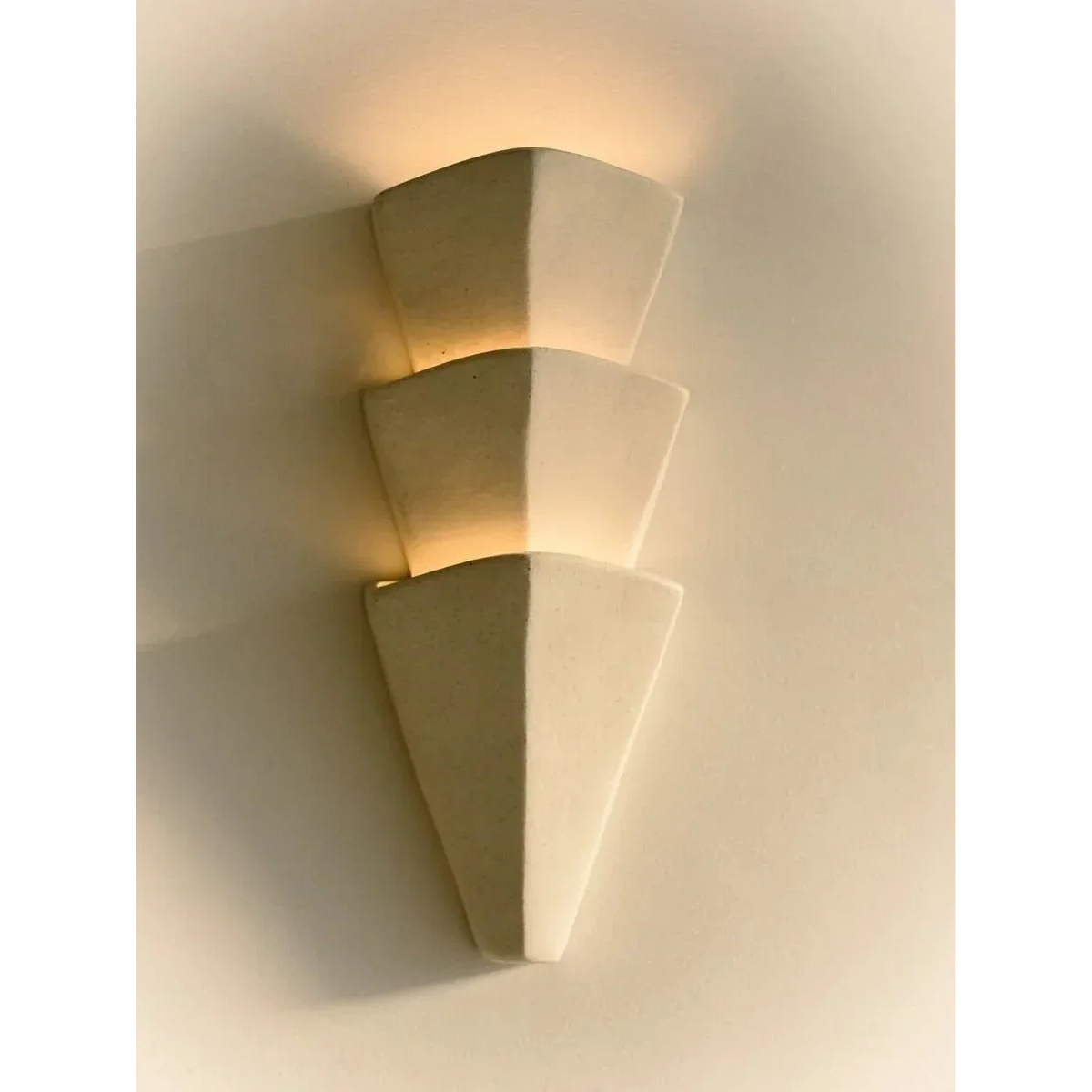 Aplique de yeso estratificado de hasta 22 pulgadas, iluminación indirecta de tono cálido para dormitorio, pasillo, sala de estar, acento arquitectónico moderno y minimalista