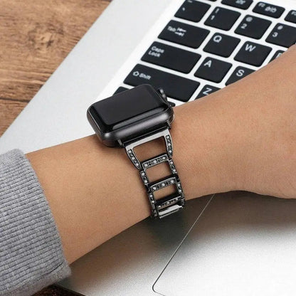 Elegant Bracelet Watch Strap for Apple Watch 38-49mm – Metal Link Band with Jewelry-Style Finish