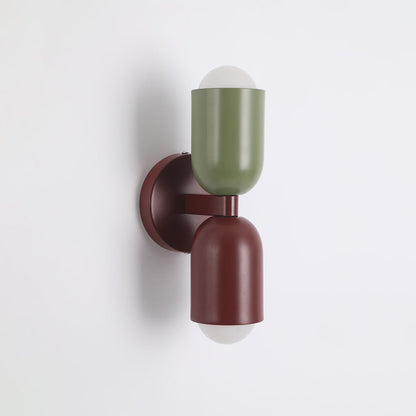 Aplique de pared ajustable de dos cabezales en acabados metálicos vibrantes para iluminación de acento en sala de estar y dormitorio
