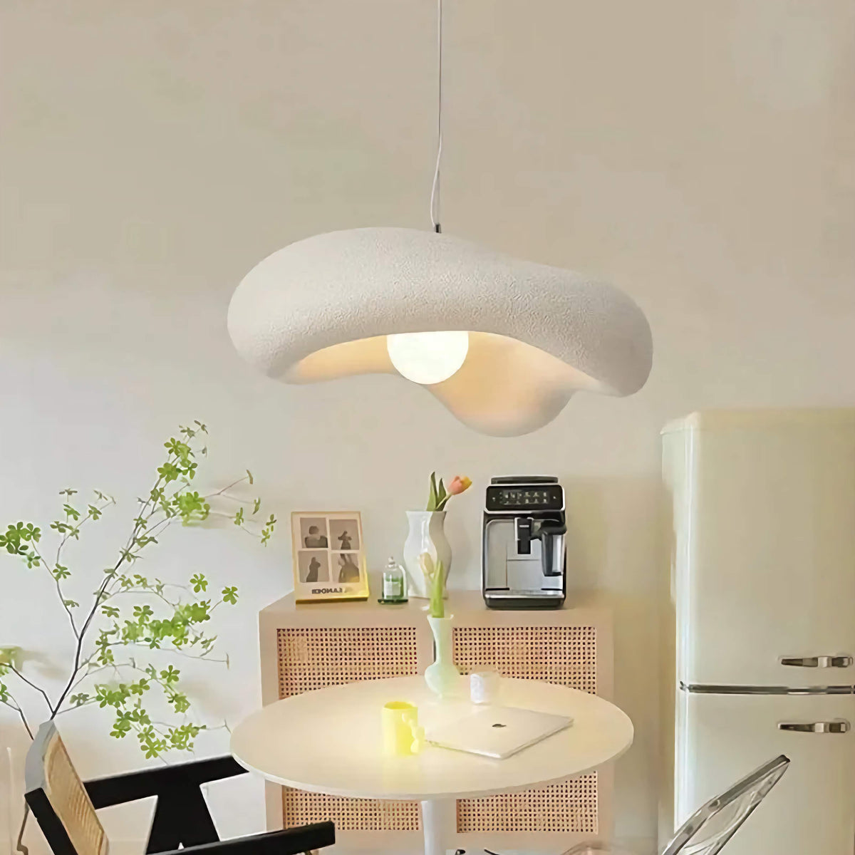 Lámpara de techo de resina texturizada de 9 pulgadas, luz colgante escultural en negro mate, forma orgánica minimalista para isla de cocina o mesa de comedor, cable ajustable